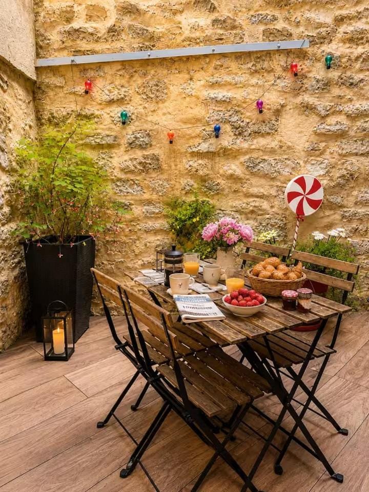 Montmartre Cour parisienne Parking offert - Sacré-Cœur Apartment in Paris