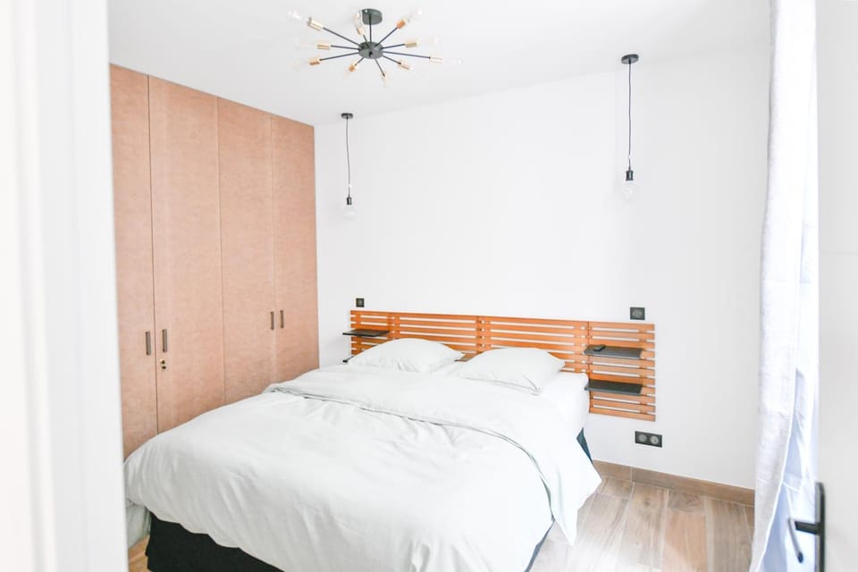 Bed, Bedroom