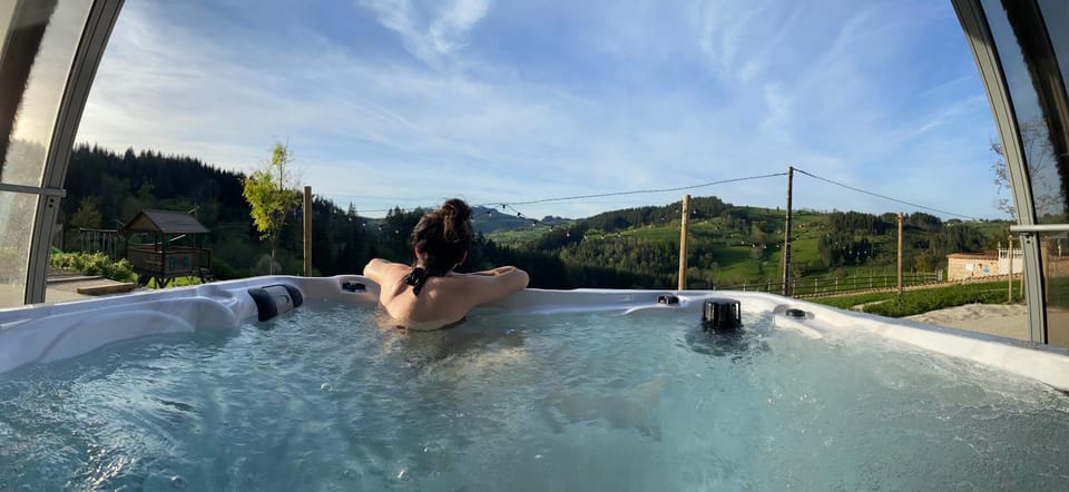 Day, People, Natural landscape, Hot Tub, Spa and wellness centre/facilities, Mountain view