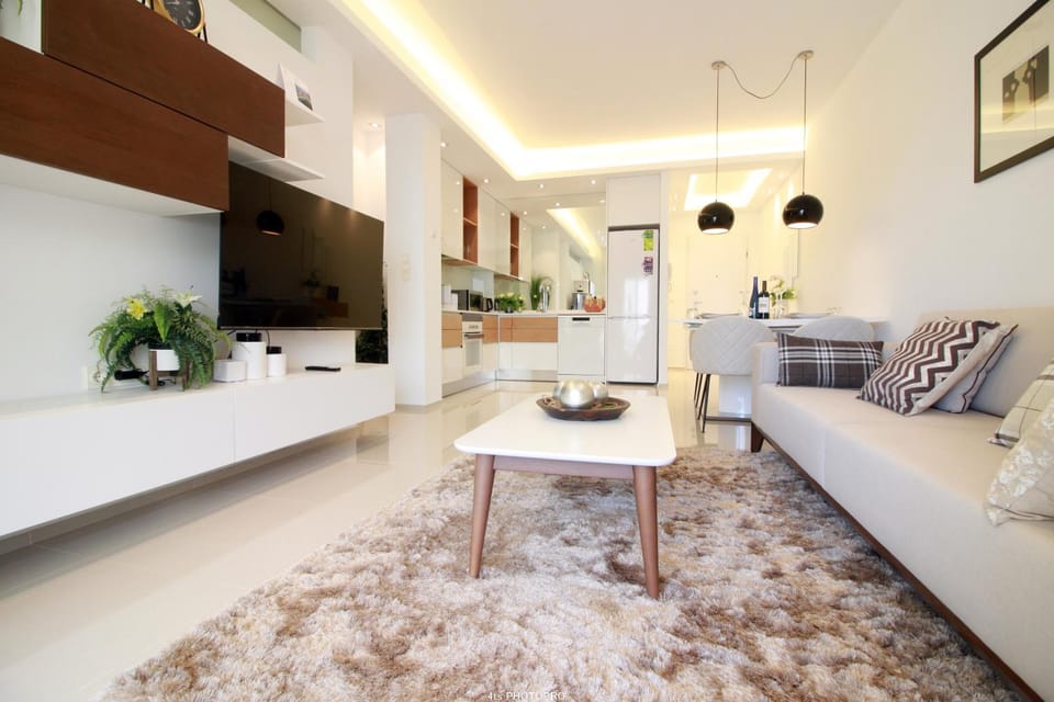 TV and multimedia, Kitchen or kitchenette, Living room, Seating area