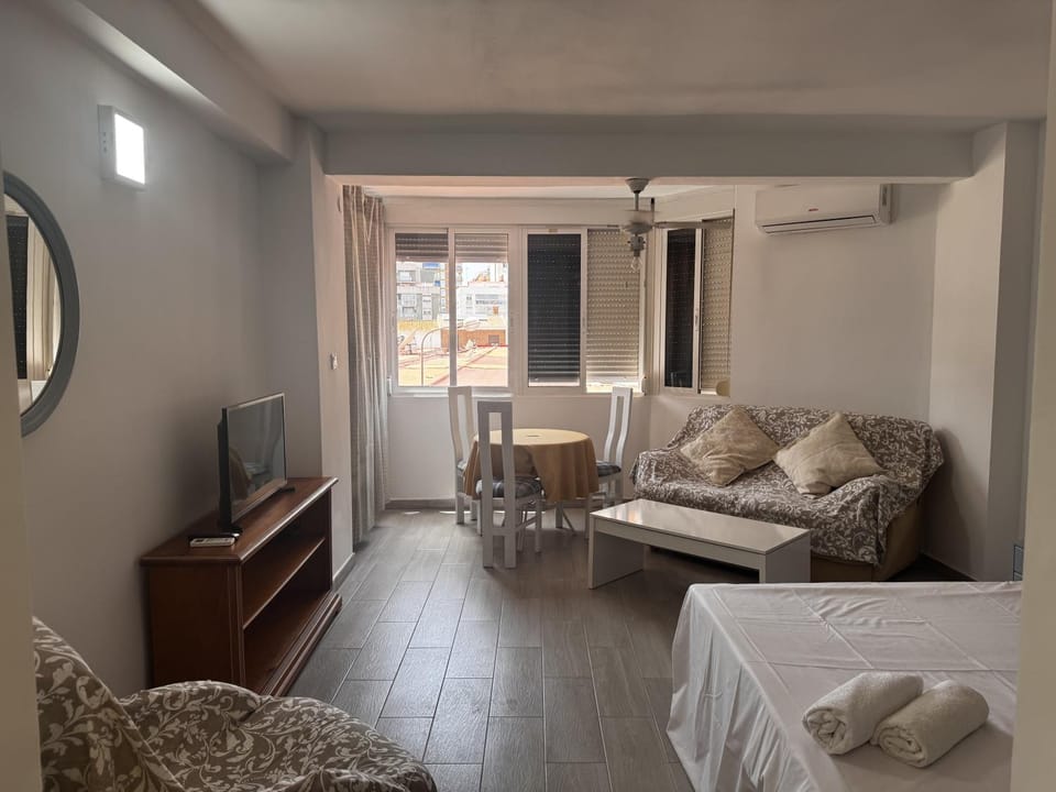 Apartamento céntrico Plazamar 4 Piscina. Apartment in Torre del Mar