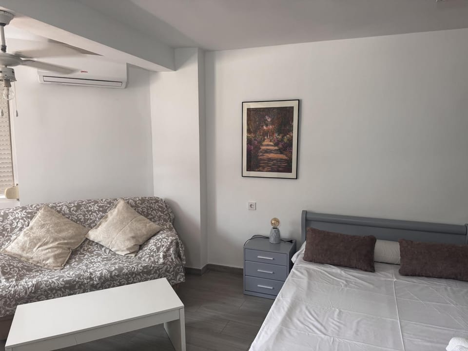 Apartamento céntrico Plazamar 4 Piscina. Apartment in Torre del Mar