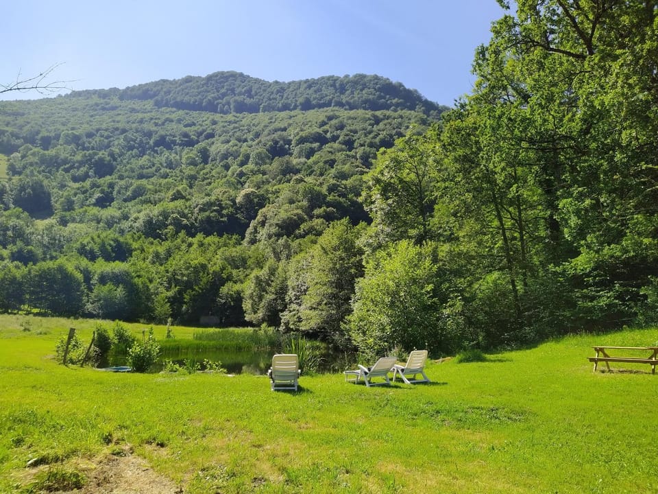 Gîte en pleine nature accès 4x4 ou à pied House in Occitanie