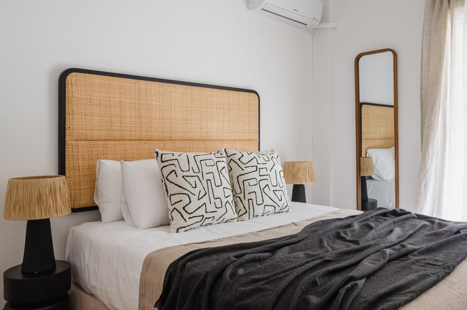 Bed, Photo of the whole room, Bedroom, air conditioner