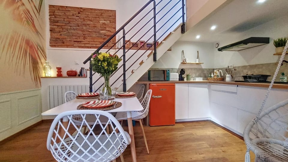 Dining area, minibar, stove