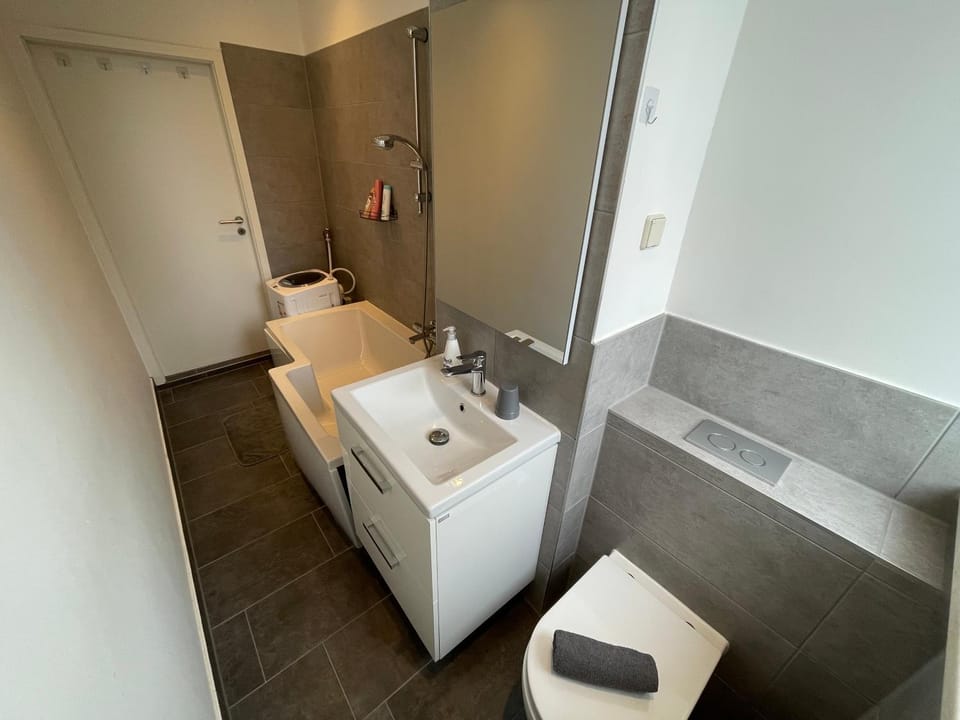 Bathroom, towels
