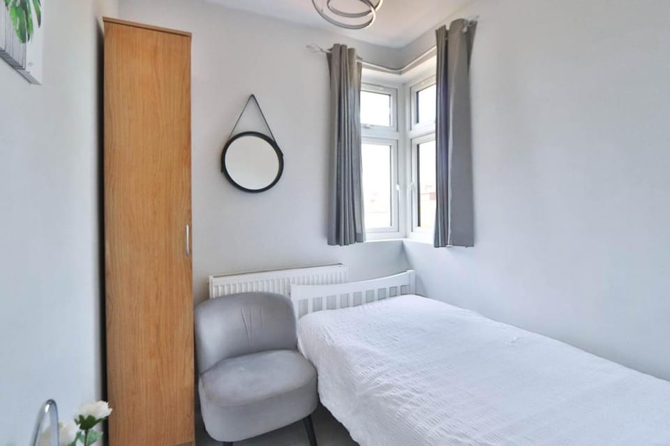 Highfield Home with free parkings, Surbiton, Kingston upon Thames, Surrey, Greater London , UK House in London