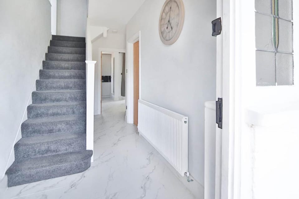 Highfield Home with free parkings, Surbiton, Kingston upon Thames, Surrey, Greater London , UK House in London