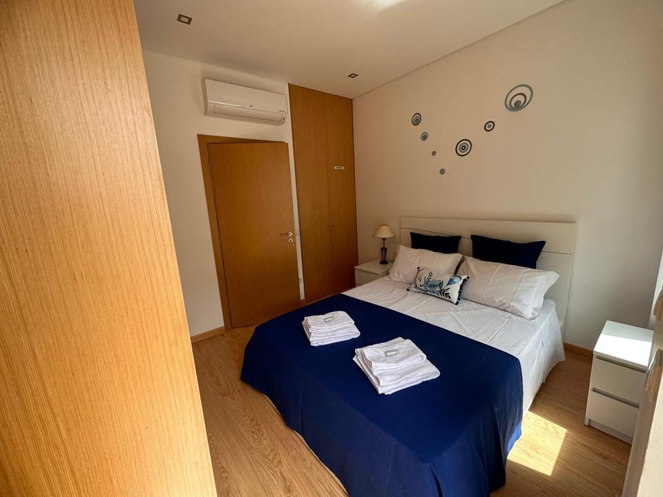 Bed, Photo of the whole room, Bedroom, microwave, towels, wardrobe, air conditioner