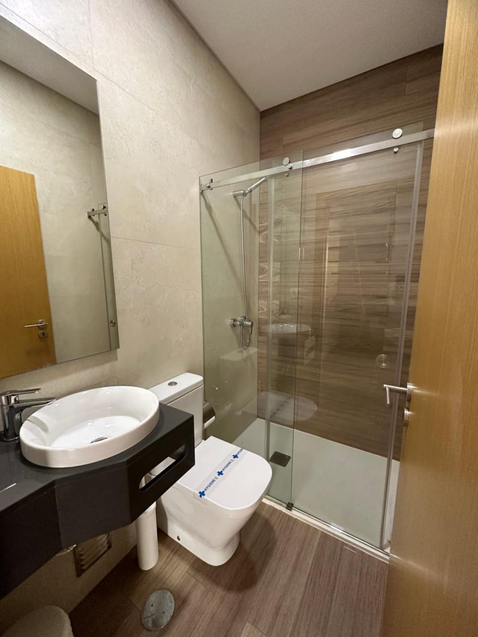Shower, Toilet, Bathroom, towels