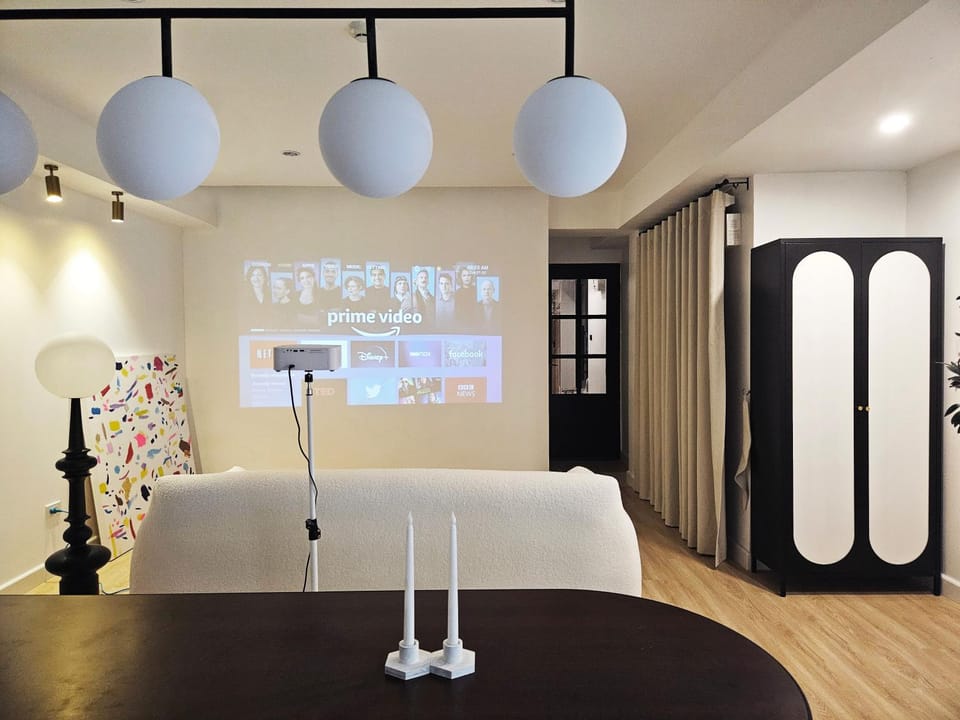 TV and multimedia, Living room, Photo of the whole room, Seating area, Evening entertainment