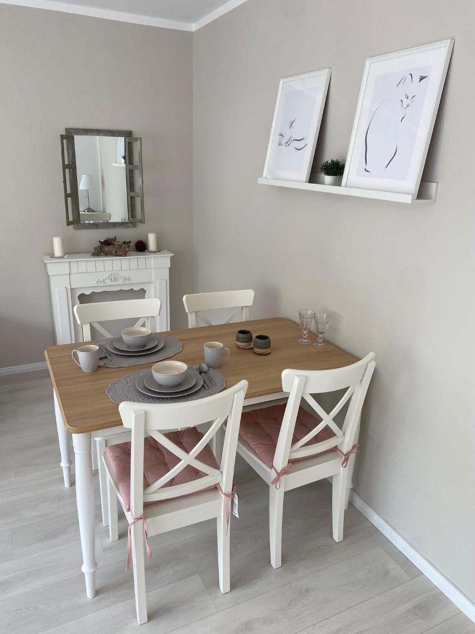 Living room, Dining area