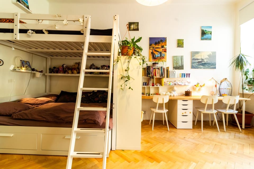 Bed, Photo of the whole room, Seating area, Bedroom, bunk bed
