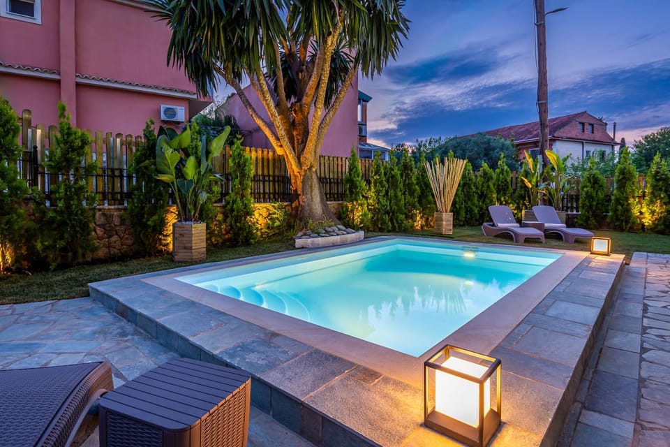 Garden, Garden view, Pool view, Swimming pool, sunbed