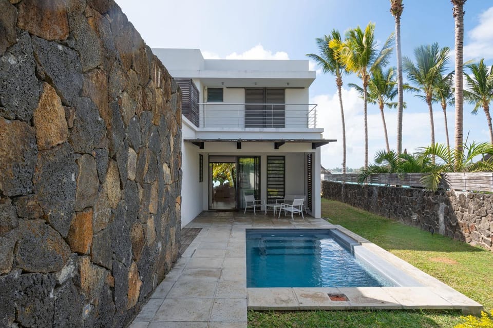 VILLA PIEDS DANS L'EAU - GRAND BAIE Villa in Grand Baie