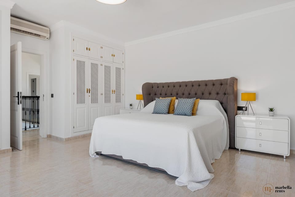 Bed, Bedroom, air conditioner