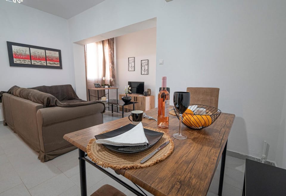 Living room, Photo of the whole room, Seating area, Dining area