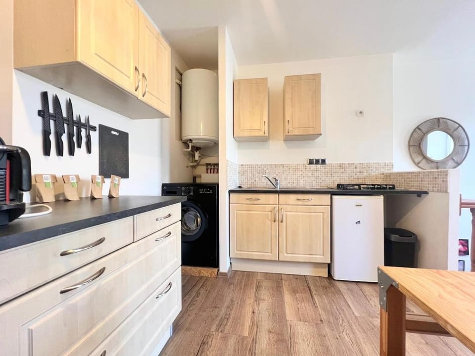 Kitchen or kitchenette