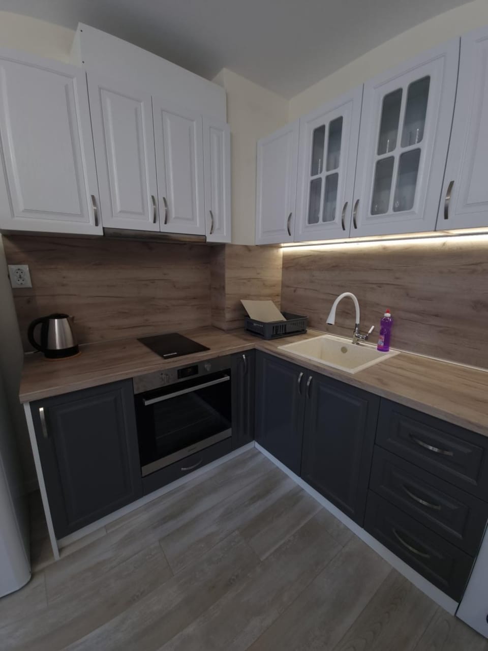 Kitchen or kitchenette, pet friendly, stove