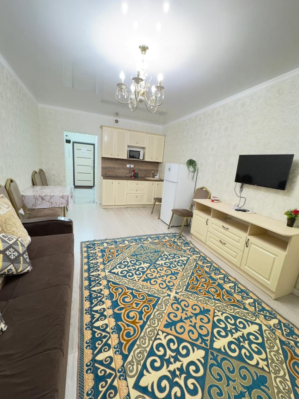 TV and multimedia, Kitchen or kitchenette, Seating area, Dining area, microwave, stove
