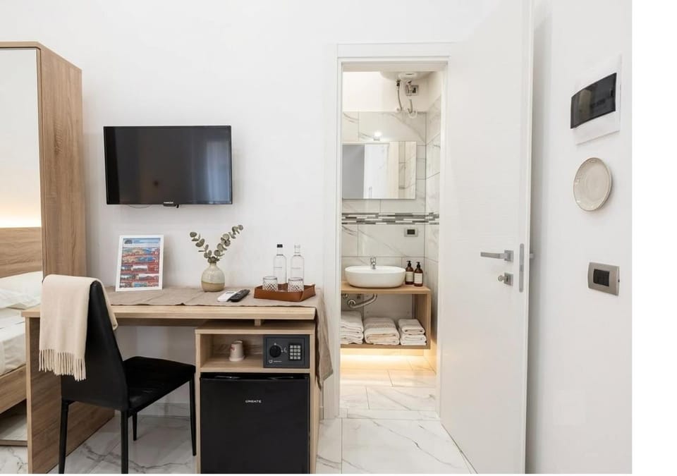 Bathroom, TV and multimedia, safe