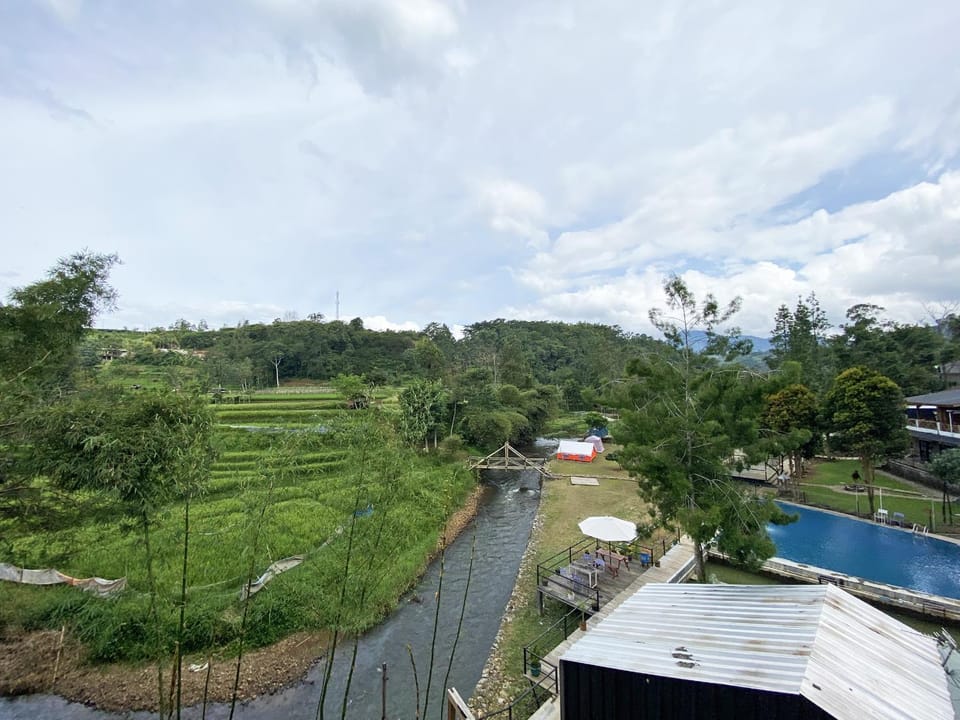 View (from property/room), Mountain view, Pool view, River view