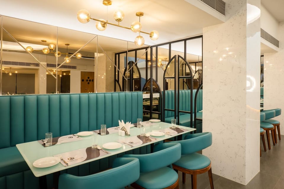 Restaurant/places to eat, Banquet/Function facilities, Seating area