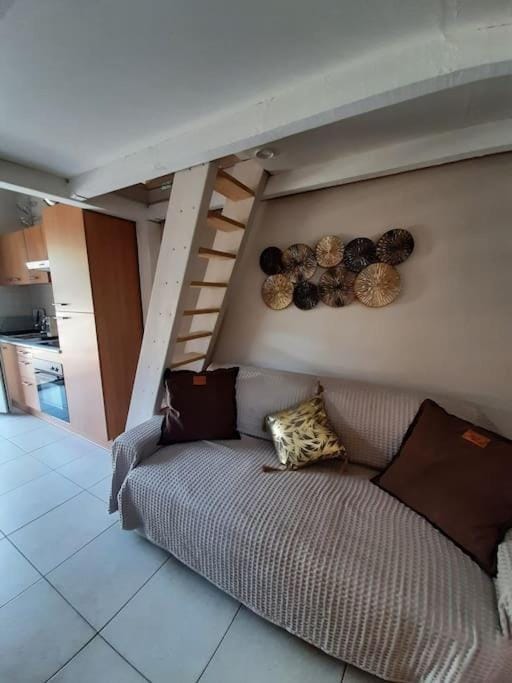 T1 bis Mezzanine 4 pers- Résidence boisé 5mn de la mer en voiture Apartment in La Ciotat