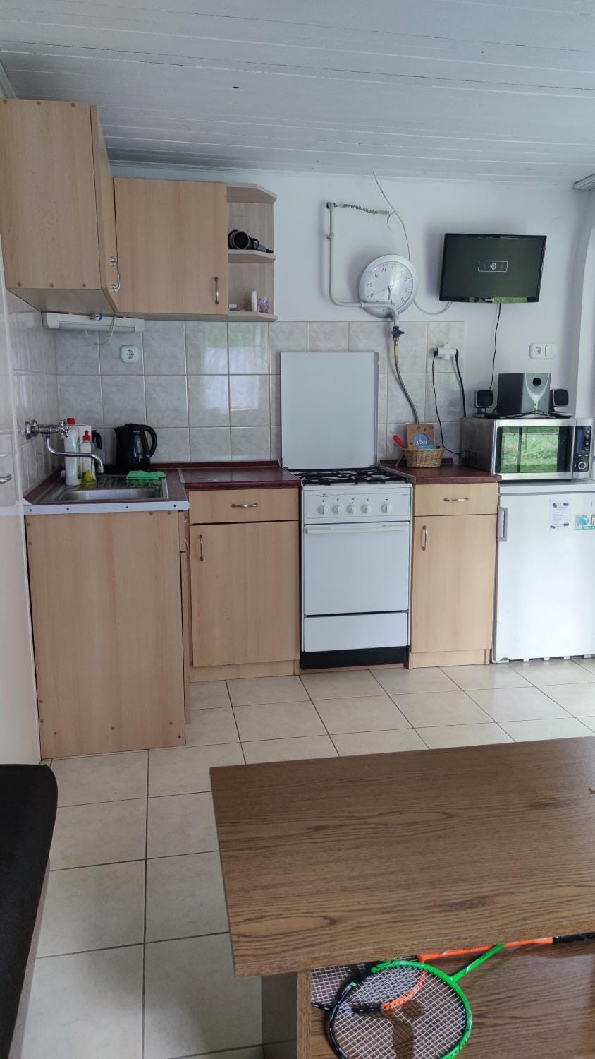 Kitchen or kitchenette, Dining area, pet friendly, stove, toaster
