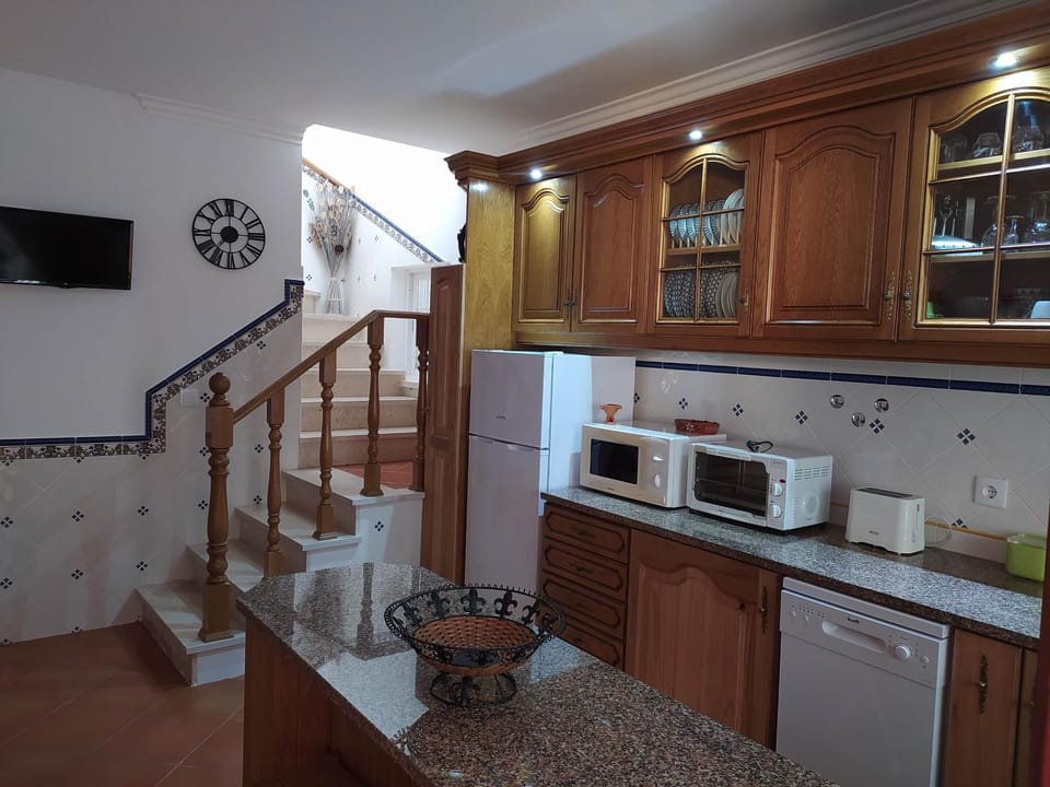 Coffee/tea facilities, Kitchen or kitchenette, dishwasher, minibar, oven, pet friendly, stove, toaster