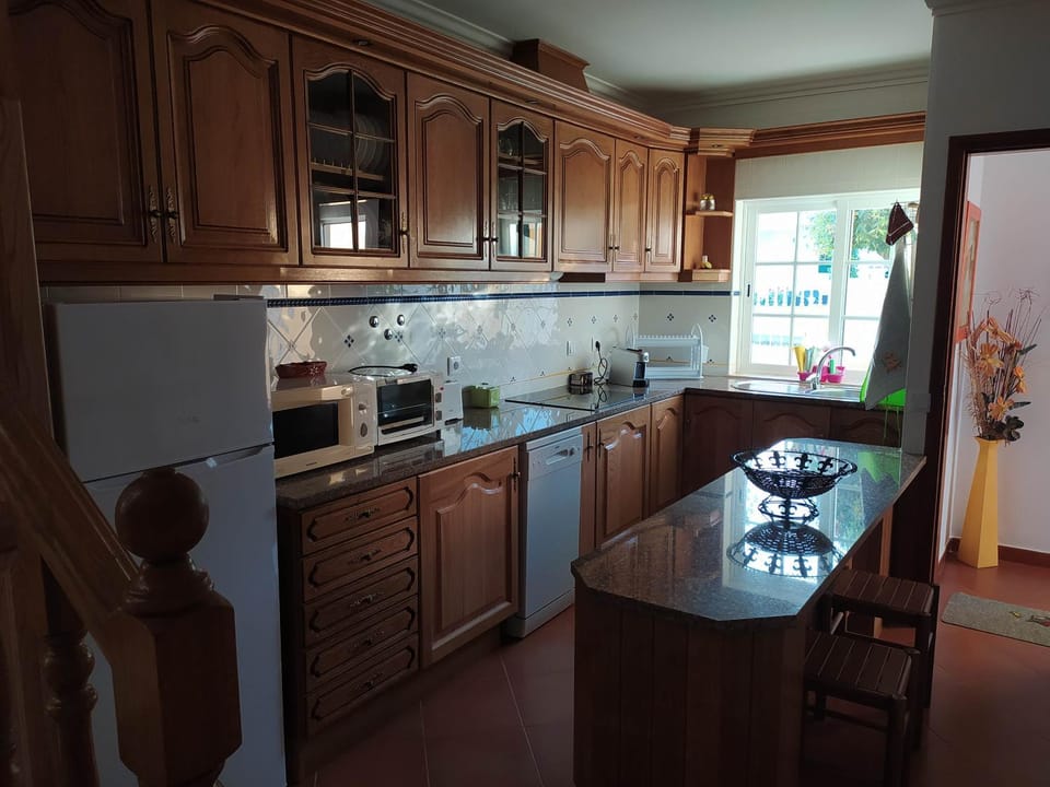 TV and multimedia, Kitchen or kitchenette, Dining area, dishwasher, locker, minibar, oven, stove, toaster