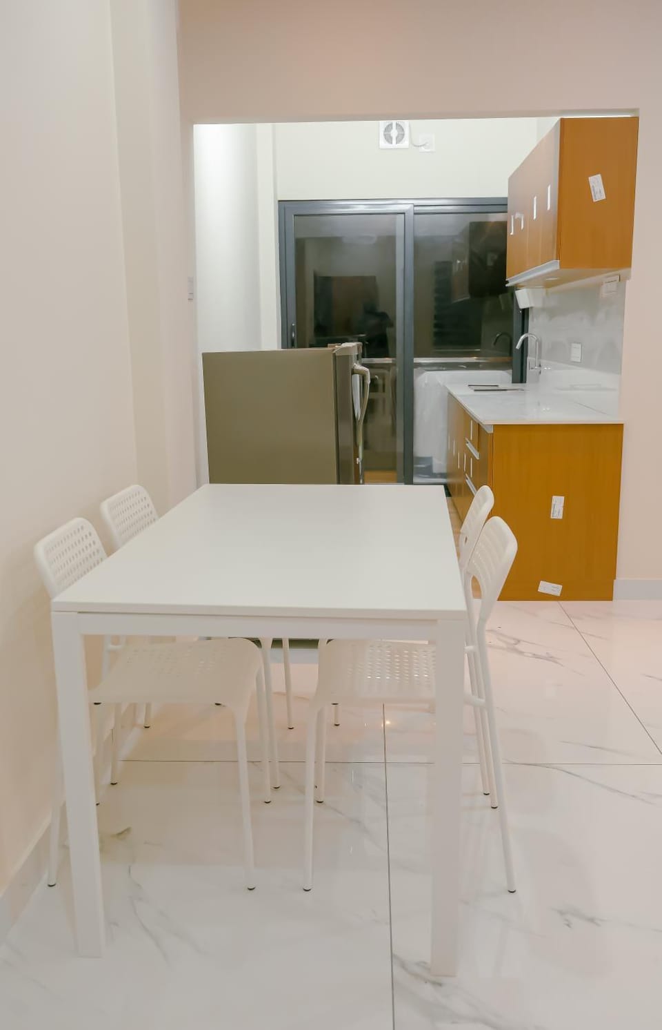 Kitchen or kitchenette, Dining area, minibar
