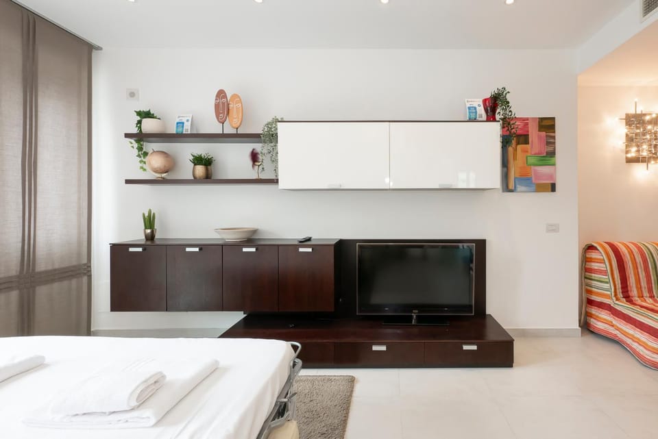 Communal lounge/ TV room, TV and multimedia, Living room