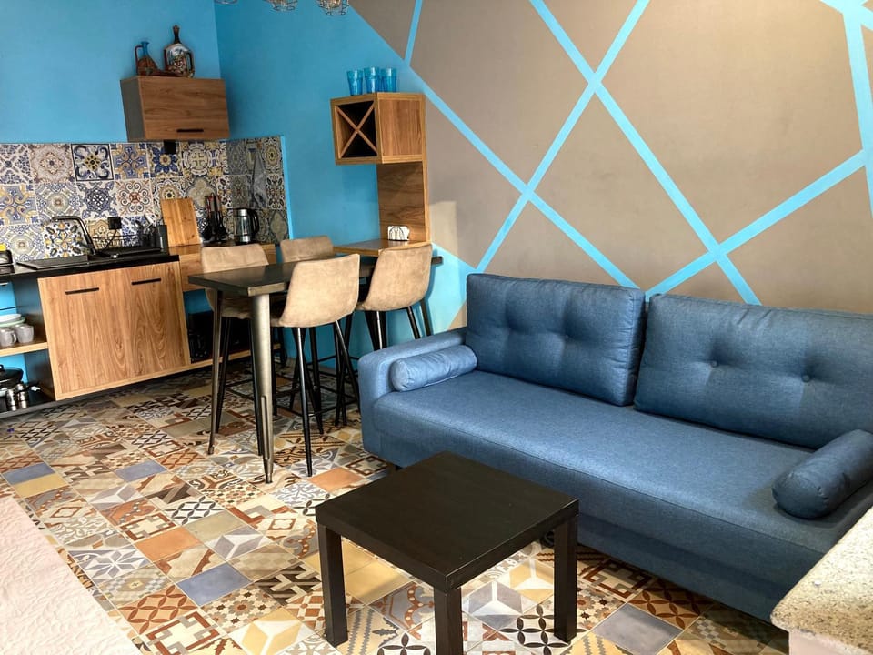 Seating area, Dining area