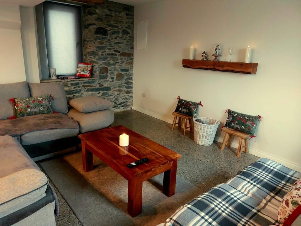 Killarney Old School Road sleeps 6 House in County Kerry
