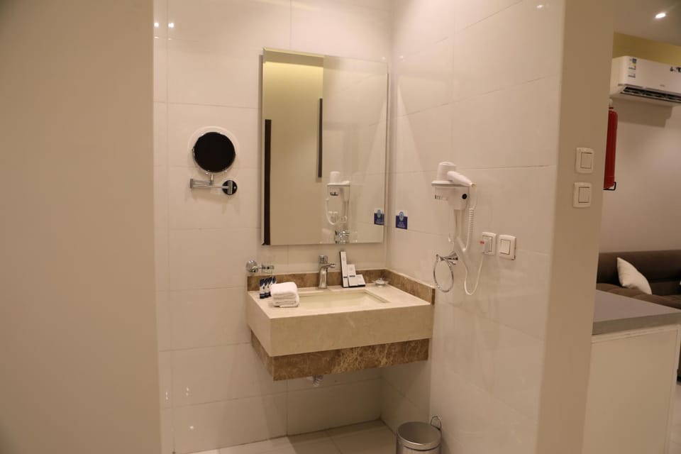 Shower, Bathroom, towels