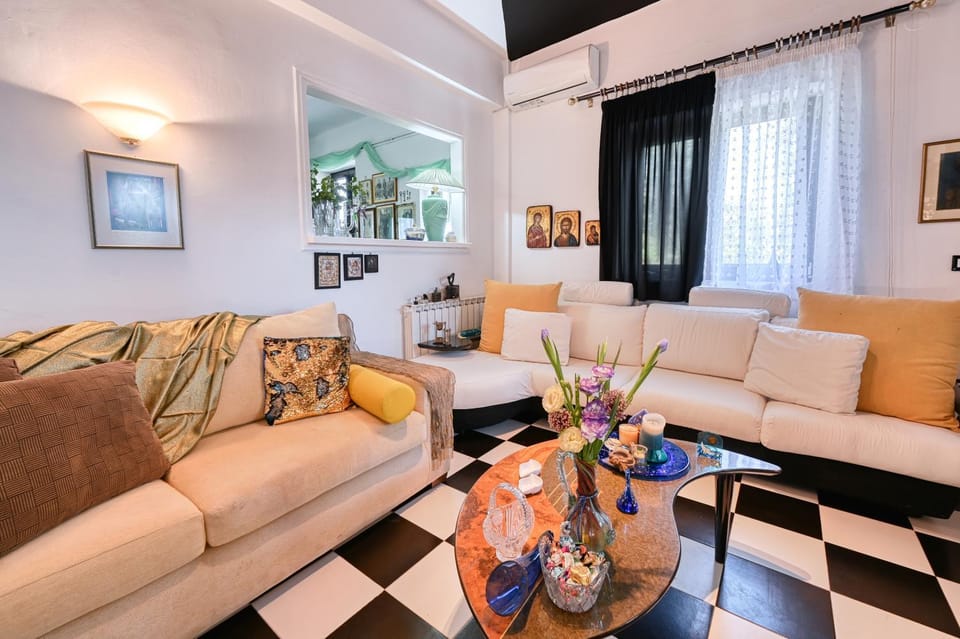 Living room, Seating area