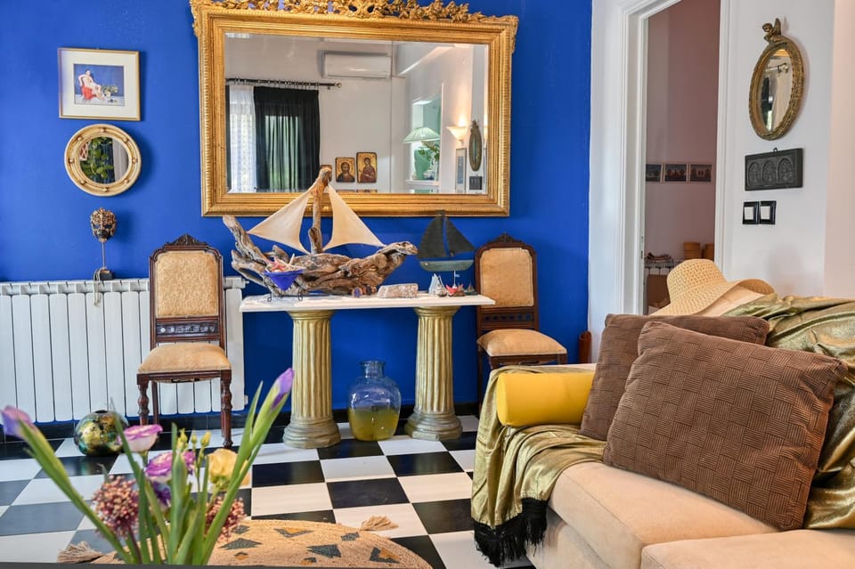 Living room, Seating area