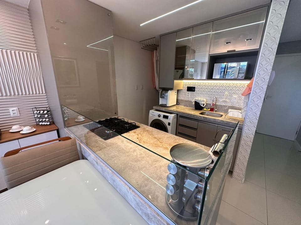 Kitchen or kitchenette, Dining area, minibar