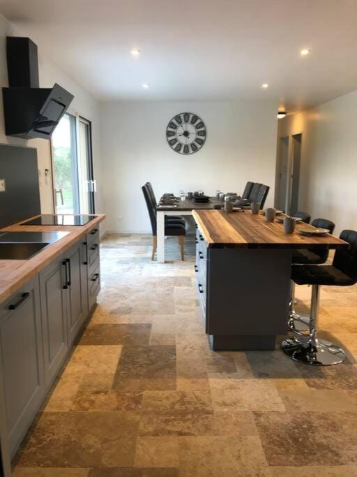Gîte calme sans voisins, jacuzzi House in Normandy
