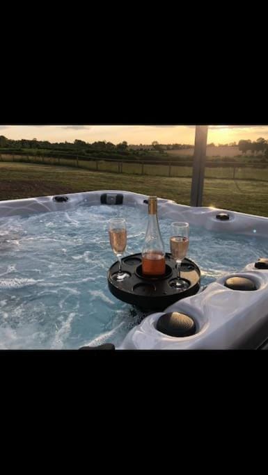 Gîte calme sans voisins, jacuzzi House in Normandy