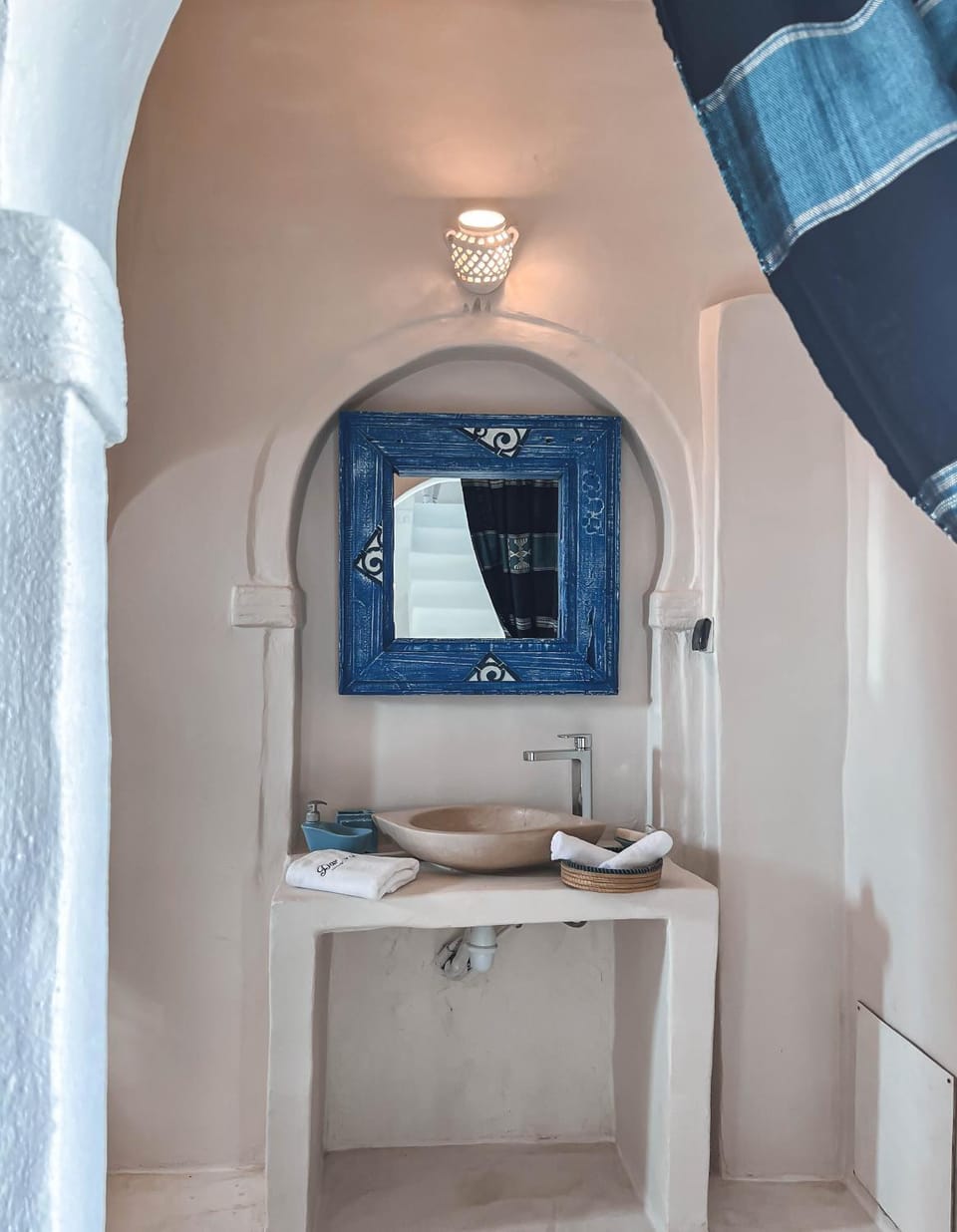 Bathroom, towels