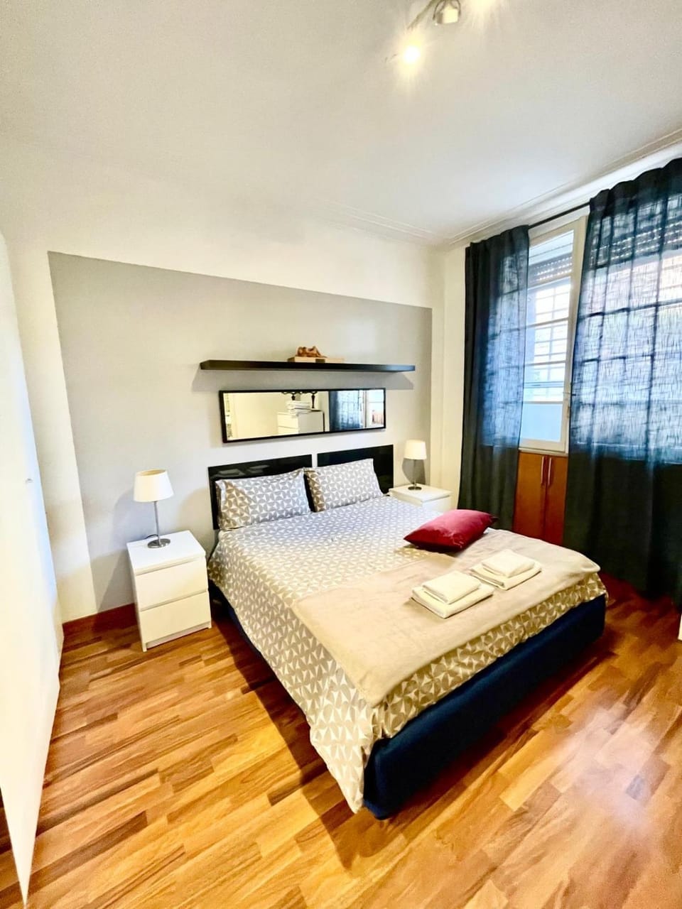 2 Bedroom Flat at just 4 tube stops from Coliseum Apartment in Rome