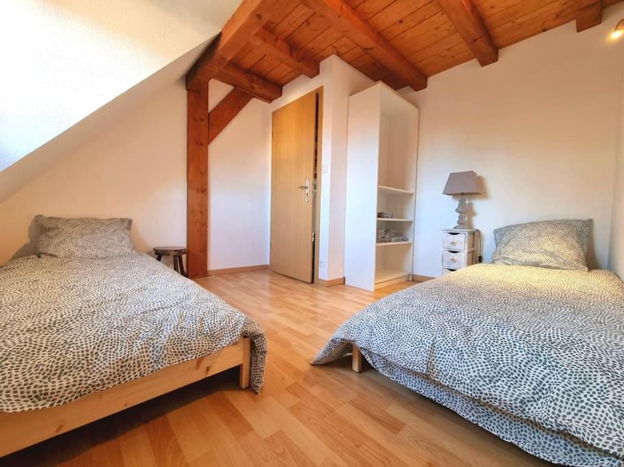 Bed, Photo of the whole room, Bedroom