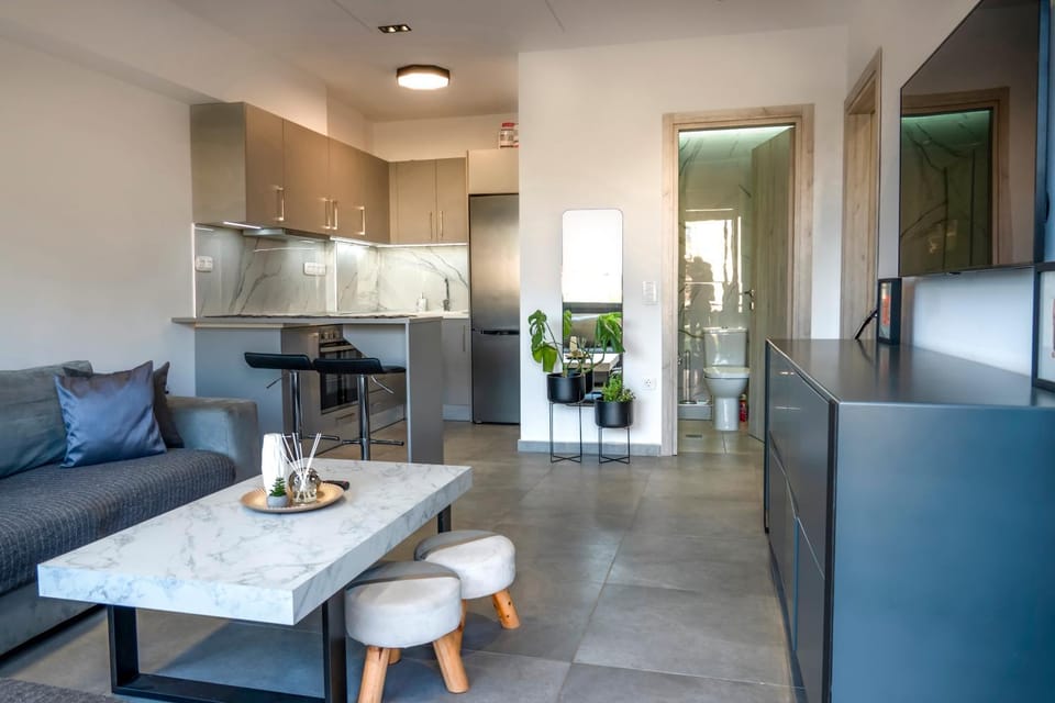 Bathroom, Kitchen or kitchenette, Seating area