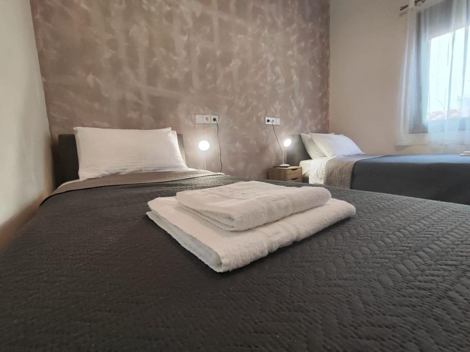 Bed, Photo of the whole room, Bedroom, towels