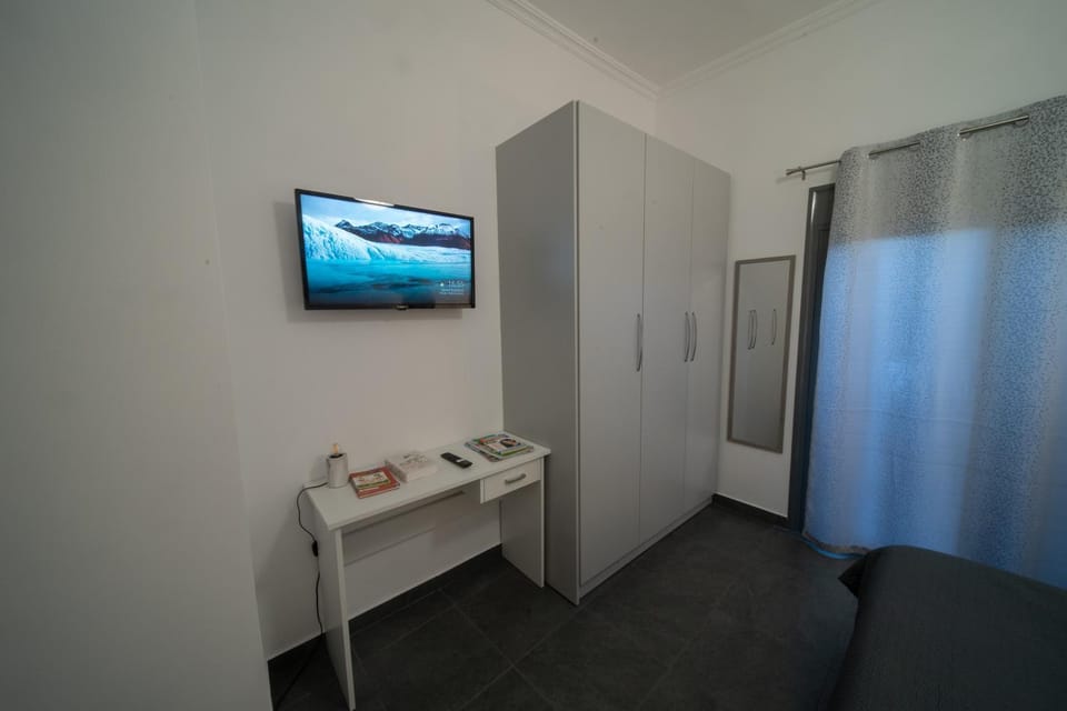 TV and multimedia, hair dresser, wardrobe