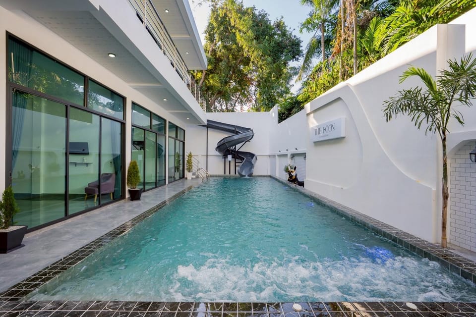 THE I-CON Luxury PoolVilla Pattaya Ocean Yacht Club 10 Bedrooms Villa in Pattaya City