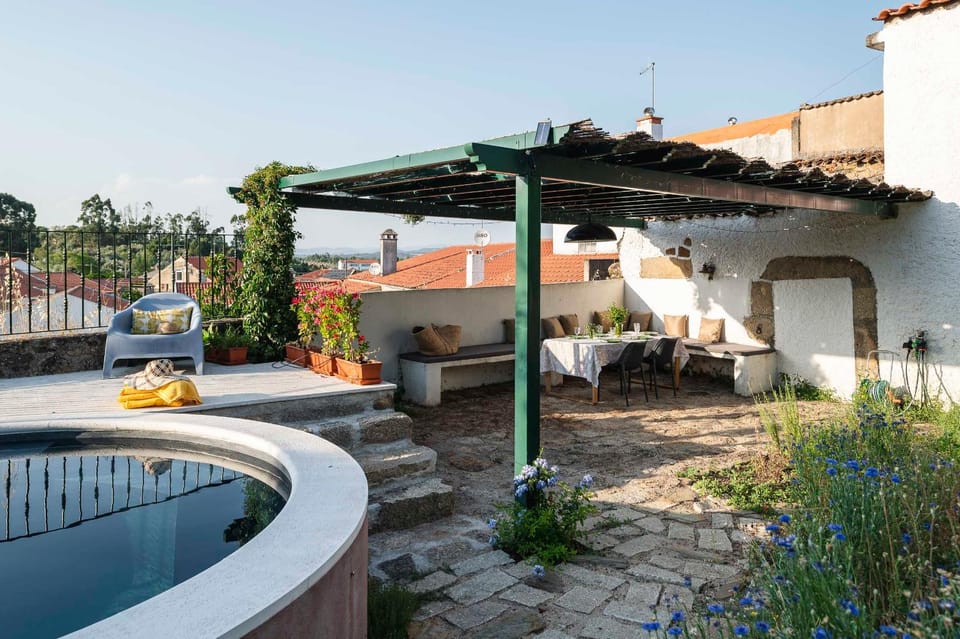 Seating area, Swimming pool, Lunch, Dinner