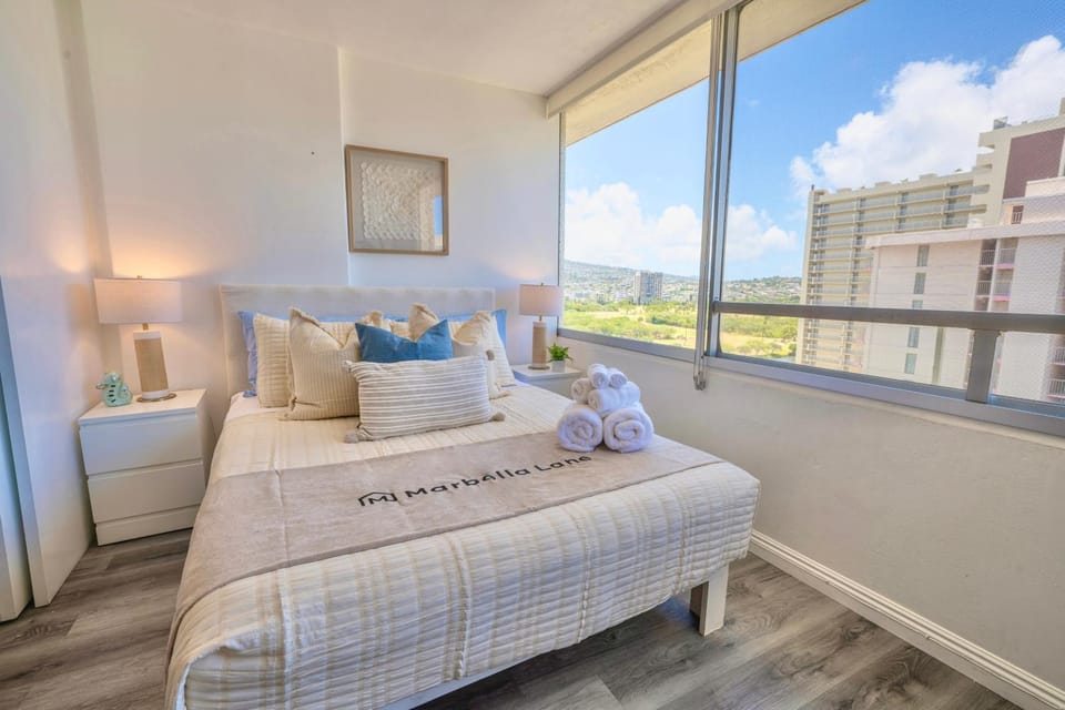Bed, View (from property/room), Photo of the whole room, Bedroom, towels